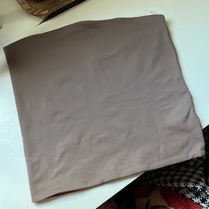 Aritzia - Babaton Contour Tube Tank